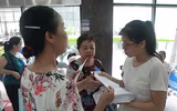 Người dân Hà Nội hào hứng đi làm thẻ xe buýt miễn phí